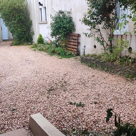 Homestay Pkg Securise Chambre Avec Salle D'eau Privee, Cafe Ou The, Tv Micro-ondes Jardin Et Table Sous Tilleul En Partage *