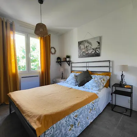 Pkg Securise Chambre Avec Salle D'eau Privee, Cafe Ou The, Tv Micro-ondes Jardin Et Table Sous Tilleul En Partage 民宿 *