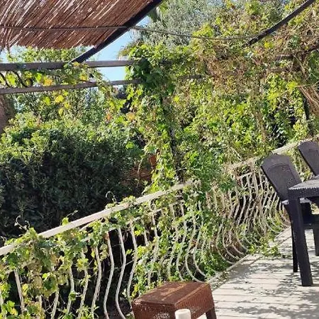 Pkg Securise Chambre Avec Salle D'eau Privee, Cafe Ou The, Tv Micro-ondes Jardin Et Table Sous Tilleul En Partage 民宿 *
