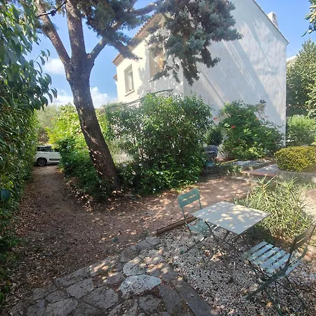 Homestay Pkg Securise Chambre Avec Salle D'eau Privee, Cafe Ou The, Tv Micro-ondes Jardin Et Table Sous Tilleul En Partage *