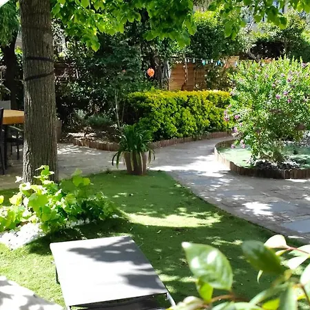 Kwatera prywatna Pkg Securise Chambre Avec Salle D'eau Privee, Cafe Ou The, Tv Micro-ondes Jardin Et Table Sous Tilleul En Partage *