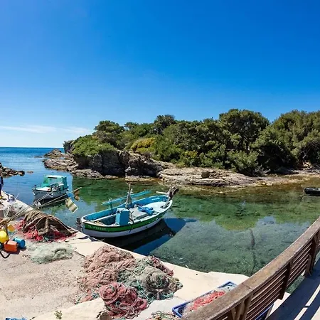 Pkg Securise Chambre Avec Salle D'eau Privee, Cafe Ou The, Tv Micro-ondes Jardin Et Table Sous Tilleul En Partage