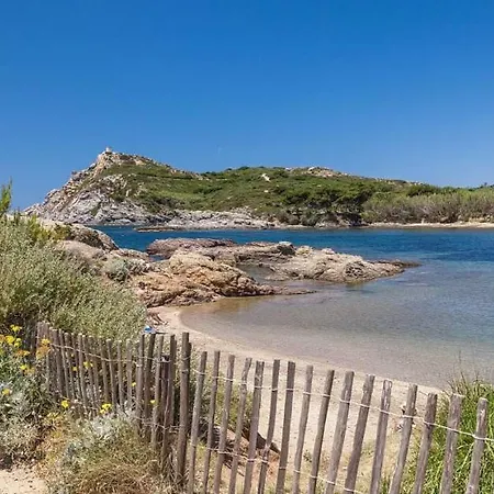 Pkg Securise Chambre Avec Salle D'eau Privee, Cafe Ou The, Tv Micro-ondes Jardin Et Table Sous Tilleul En Partage Six-Fours-les-Plages