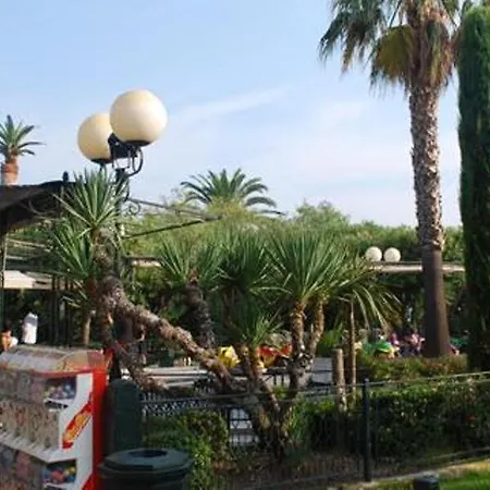 Pkg Securise Chambre Avec Salle D'eau Privee, Cafe Ou The, Tv Micro-ondes Jardin Et Table Sous Tilleul En Partage Kwatera prywatna Six-Fours-les-Plages